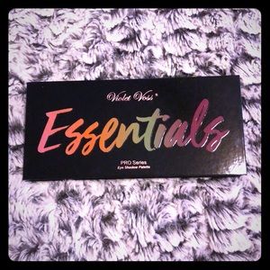 Violet Voss Essentials Palette